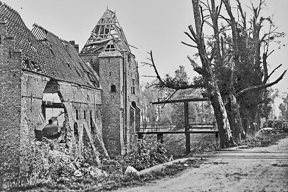 Kasteel-Doorwerth-1945-Koetshuis